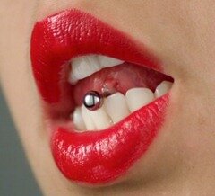 Tongue_piercing-women